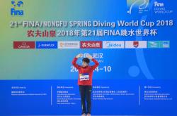 爱游戏在线-澳大利亚选手打破世界纪录，获得游泳金牌