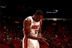 爱游戏体育官网-包含马刺碾压雄鹿B队，阿德巴约完成帽子戏法的词条