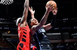 爱游戏官方-灰熊力克热火B队，浓眉制霸全场