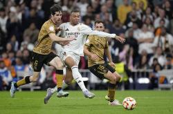 AYXapp下载-包含皇马惊险晋级，防线失误暴露问题的词条