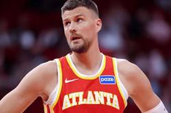 爱游戏体育-关于老鹰队迎来连胜，年轻球员表现稳定成熟的信息