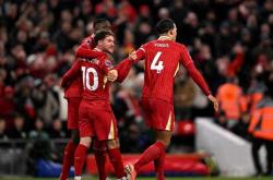 爱游戏娱乐-包含利物浦客场取胜，稳固领先位置的词条