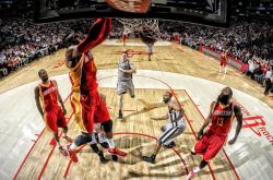 爱游戏tv-雄鹰振翅，字母哥的救赎之战，当希腊神话遇上天山铁骑