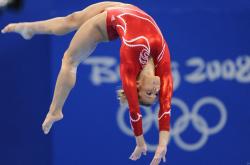 爱游戏下载-赛道上的逆袭，雷诺险胜红牛二队，诺里斯全程统治的战术奇迹