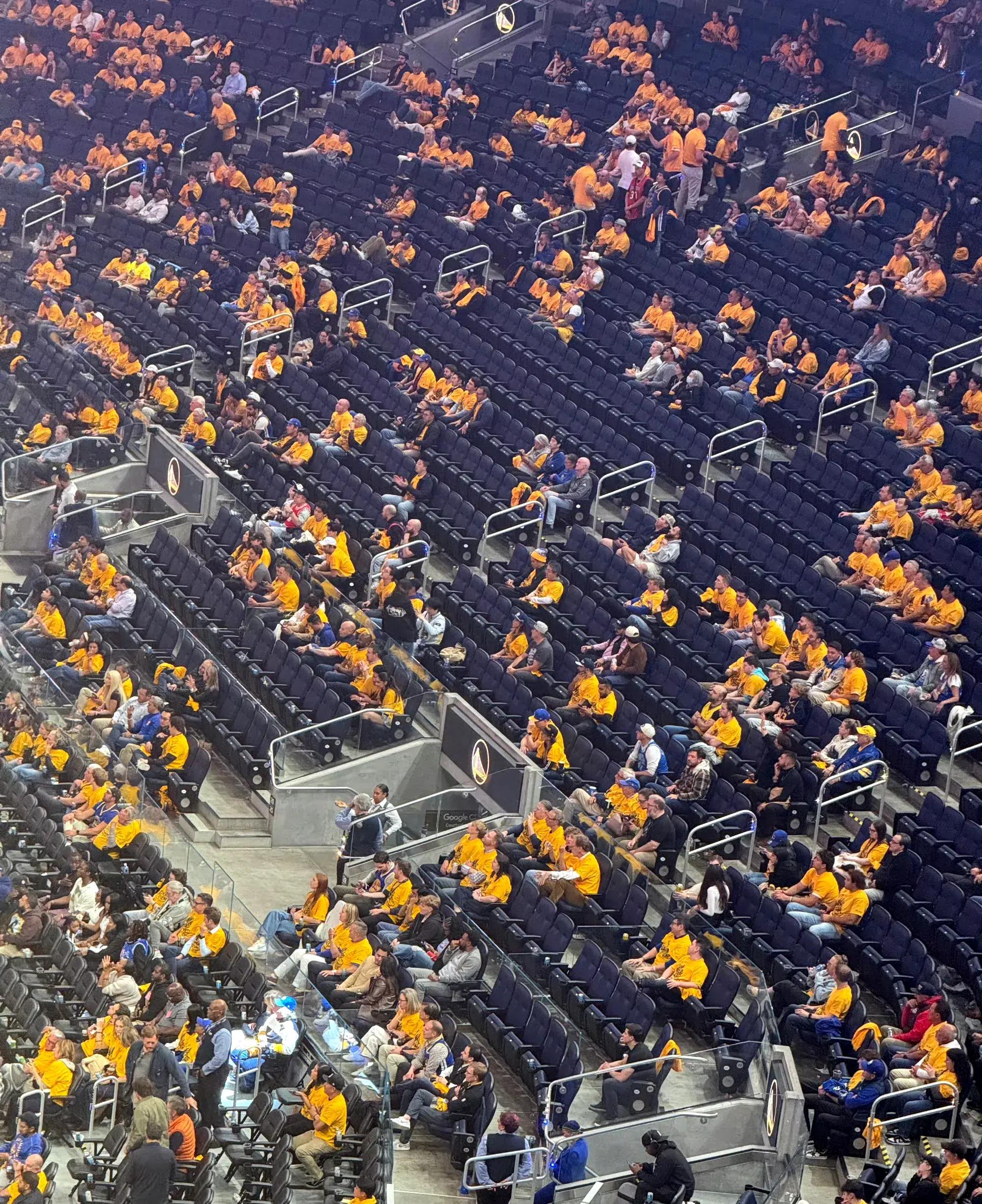 包含破纪录比赛打响,球迷争相围观欢呼的词条 包含破纪录比赛打响,球迷争相围观欢呼的词条