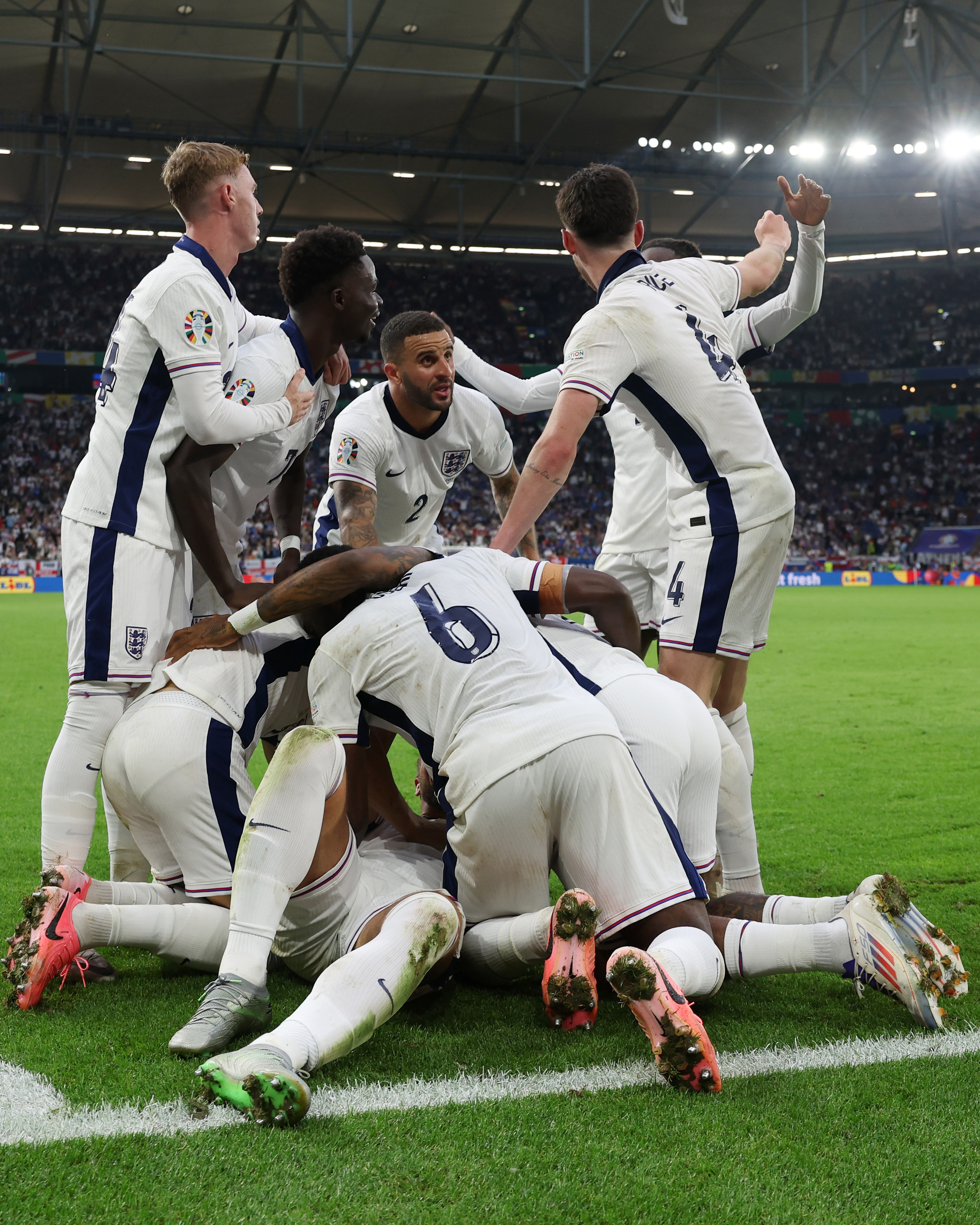 英格兰国家队在欧预赛中表现抢眼，状态火爆