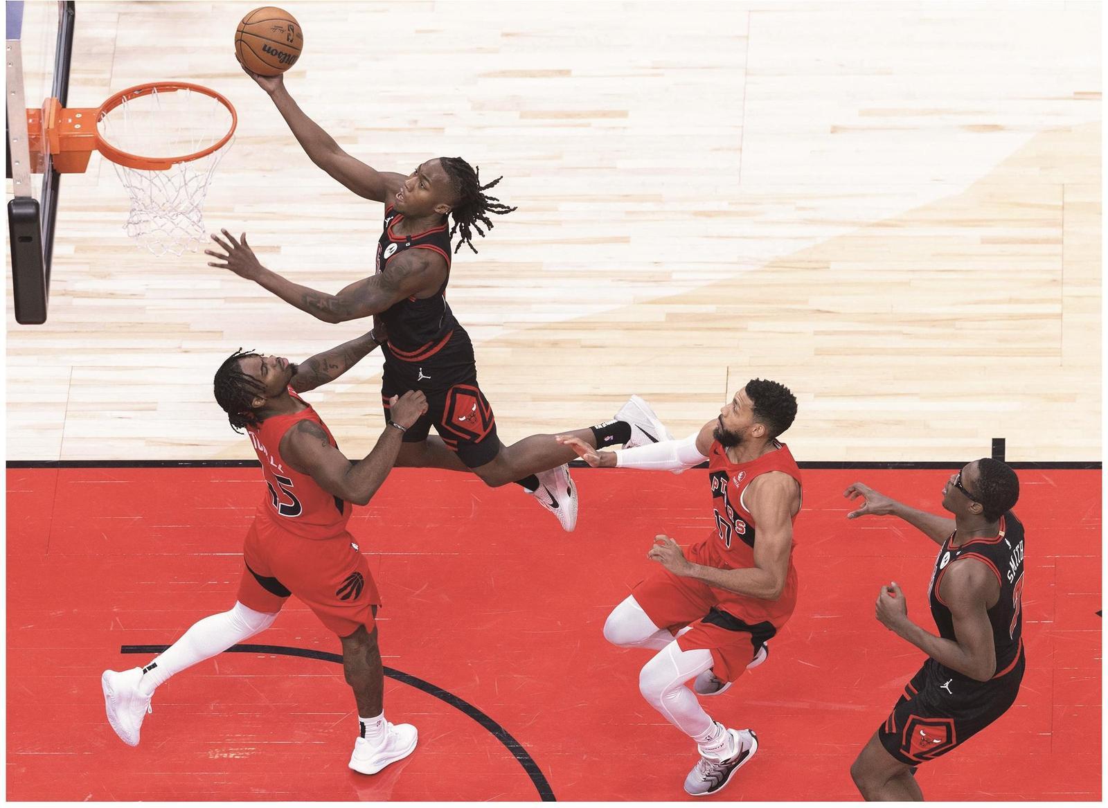 猛龙惜败公牛，西亚卡姆砍下+