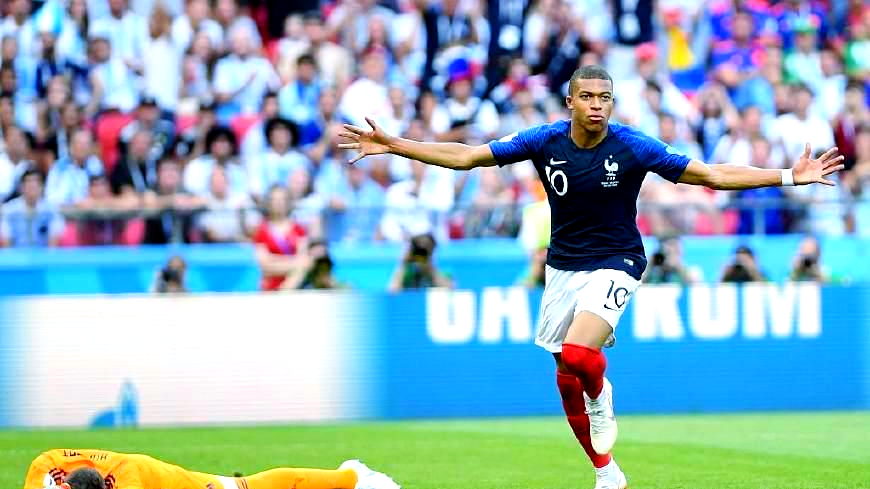 包含摩纳哥新星暴光，成为球队大腿的词条