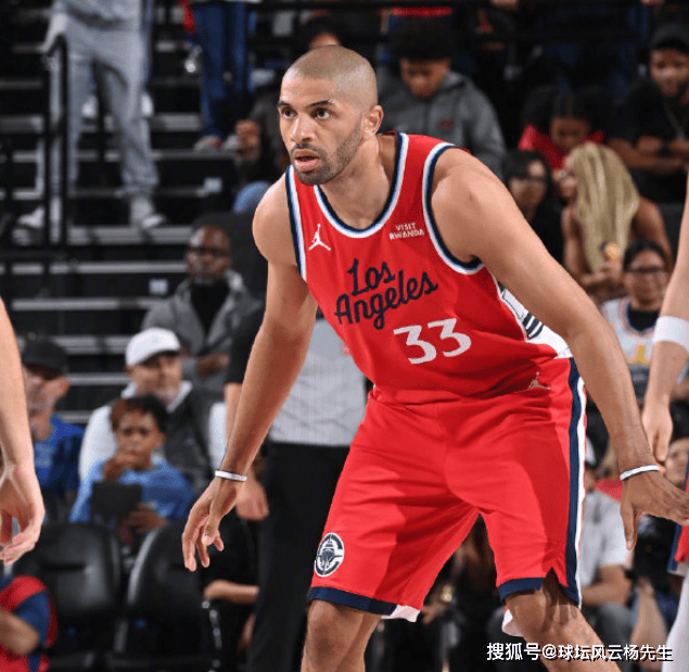 快船横扫尼克斯，布克刷新纪录