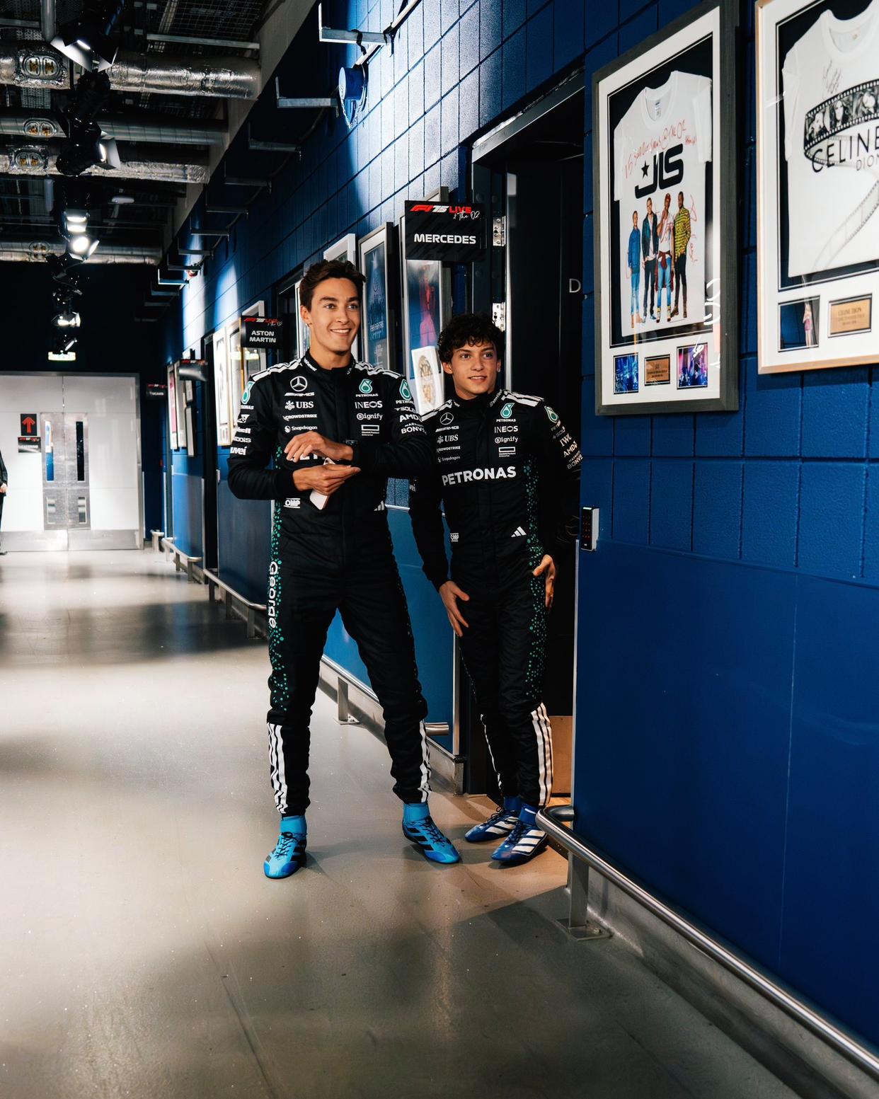 包含索伯车队完胜红牛二队，拉塞尔惊艳四座的词条