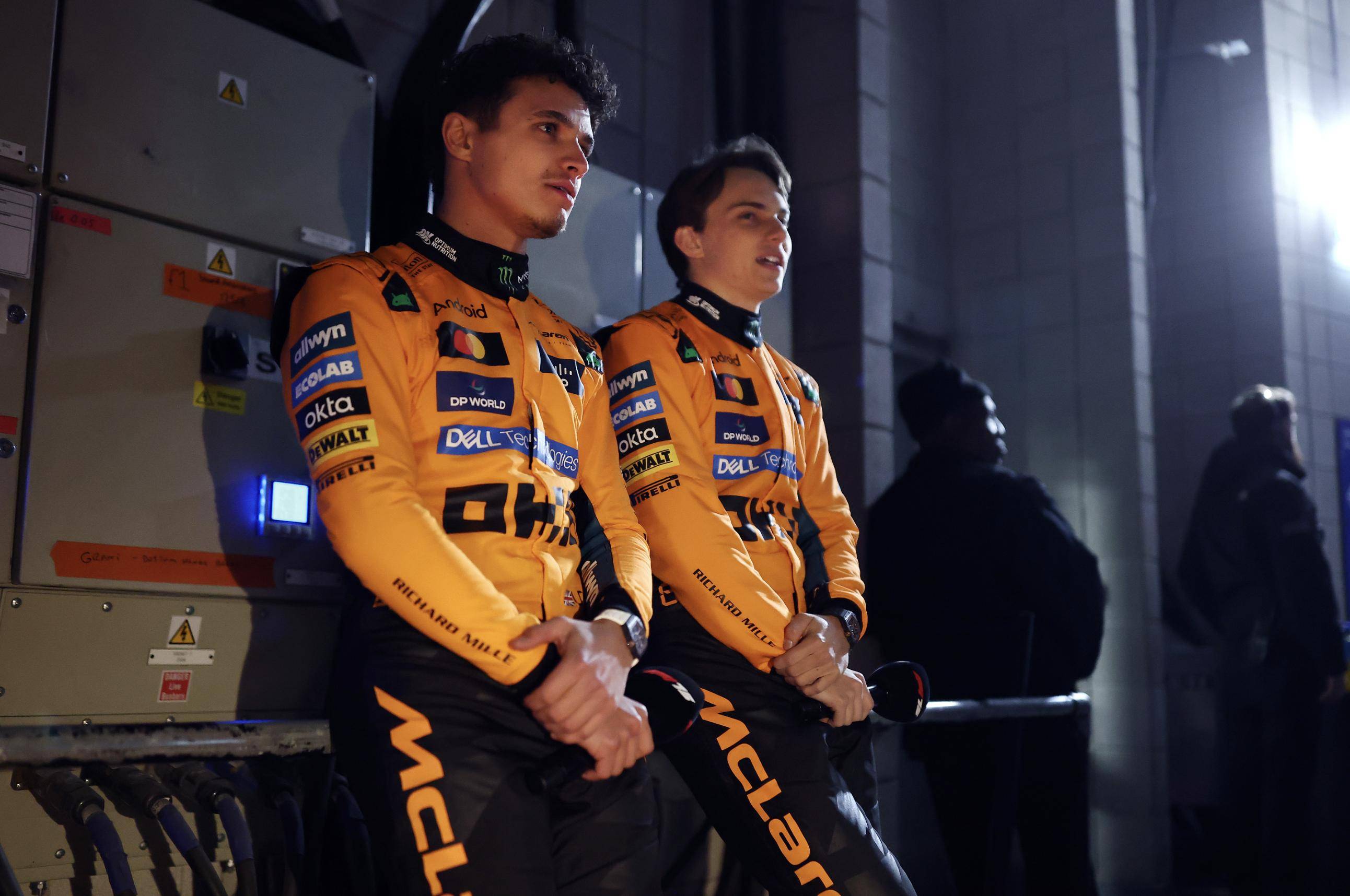 包含迈凯伦完胜威廉姆斯，汉密尔顿点燃赛场的词条