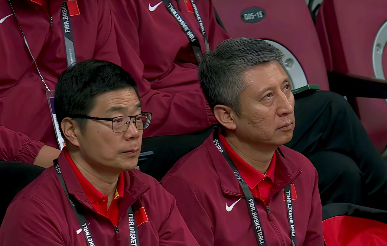 南韩男篮横扫澳大利亚男篮，西蒙斯一己之力扛起全队的简单介绍