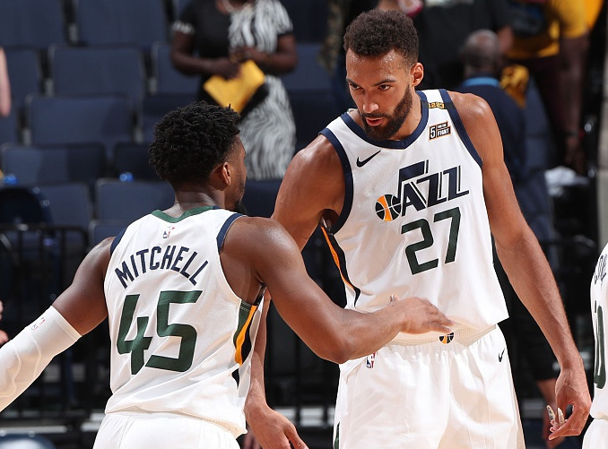 包含公牛翻盘灰熊,萨姆·米切尔统治全场的词条 包含公牛翻盘灰熊,萨姆·米切尔统治全场的词条