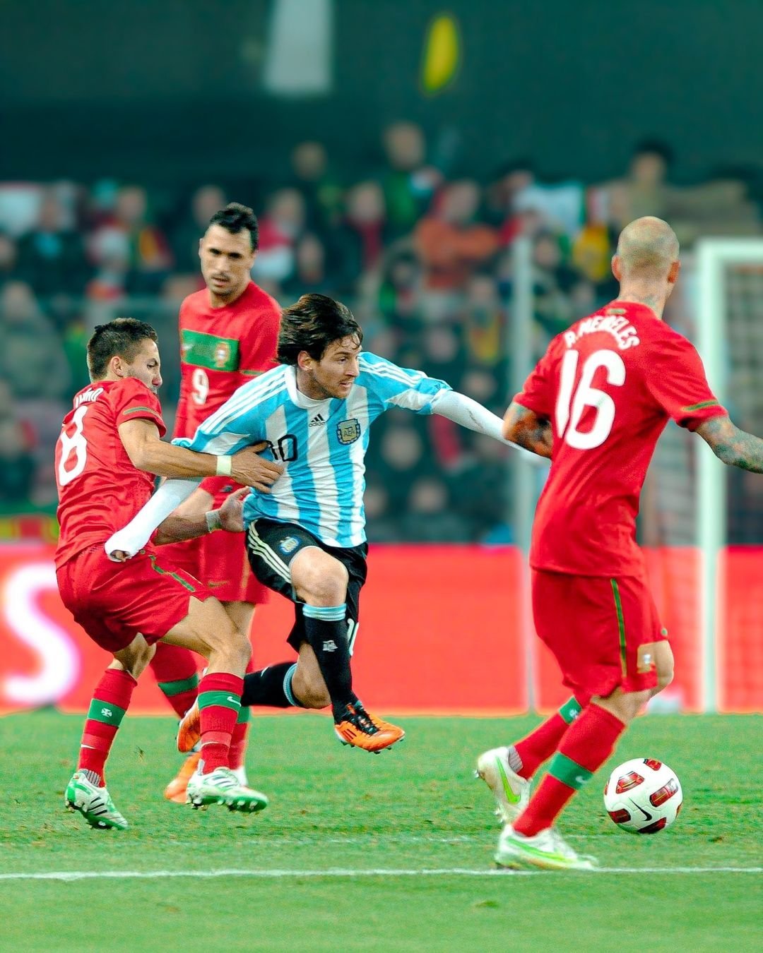 秘鲁鏖战巴萨，C罗制霸全场