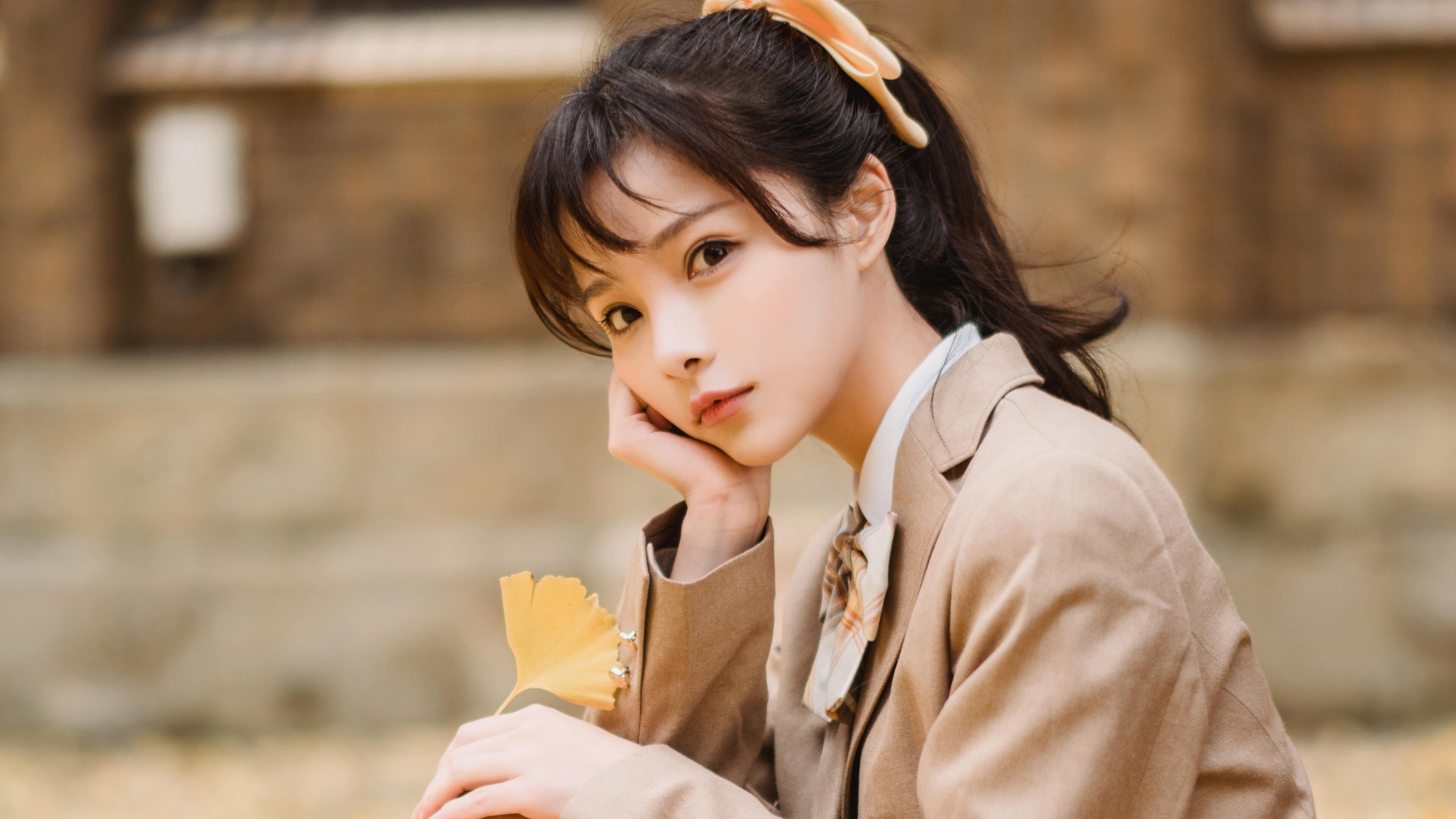 赛道与球场，利拉德接管F1揭幕战，勇士加时险胜猛龙的双重奏