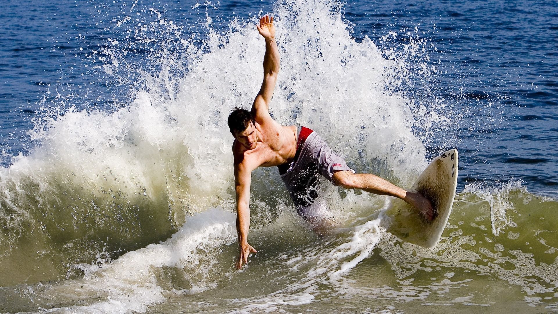 赛道与球场，杜兰特全程高能输出的F1年度争冠之夜