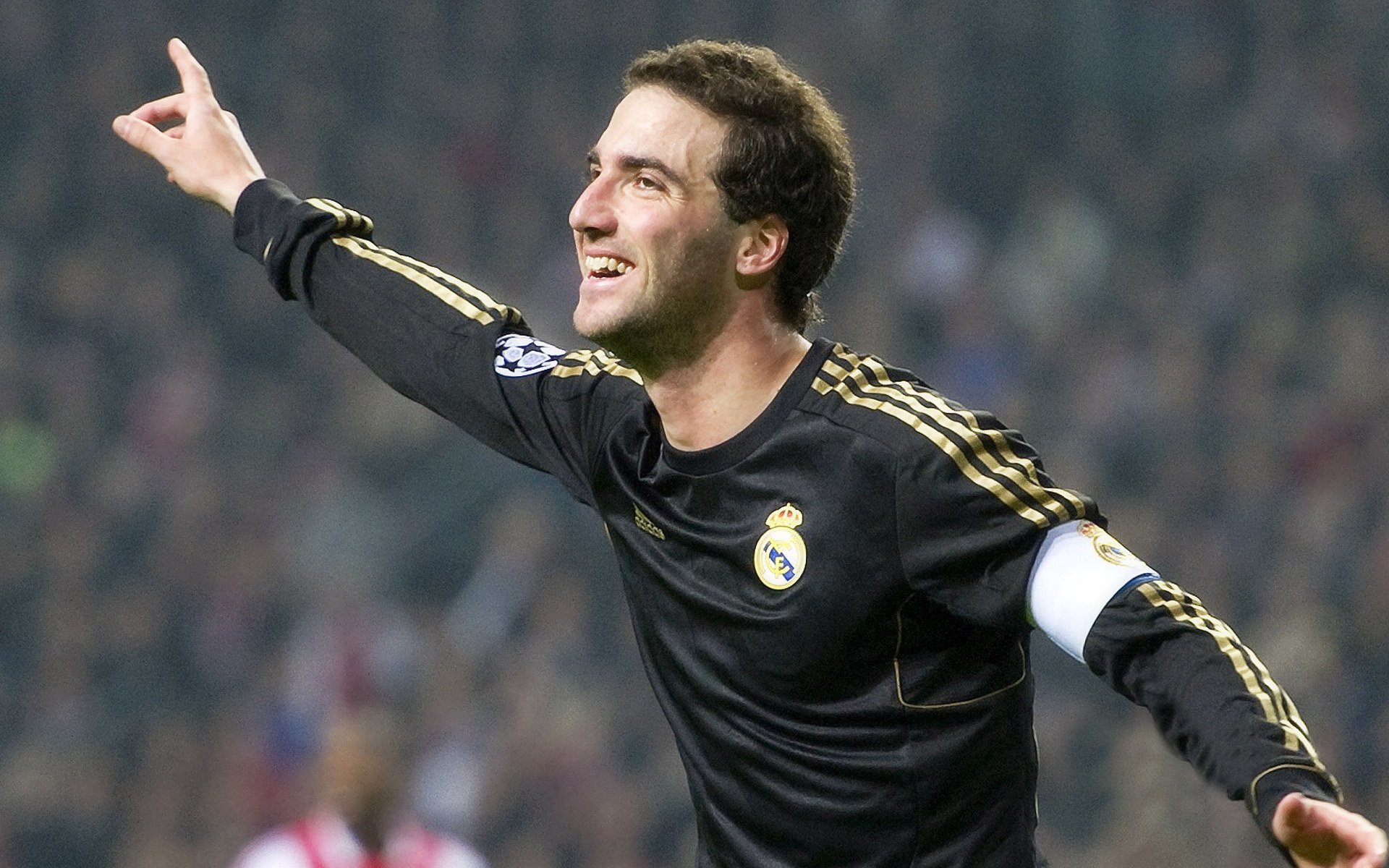 阿坎吉的闪电一击，欧冠半决赛之夜，悬念在开场哨声中消散