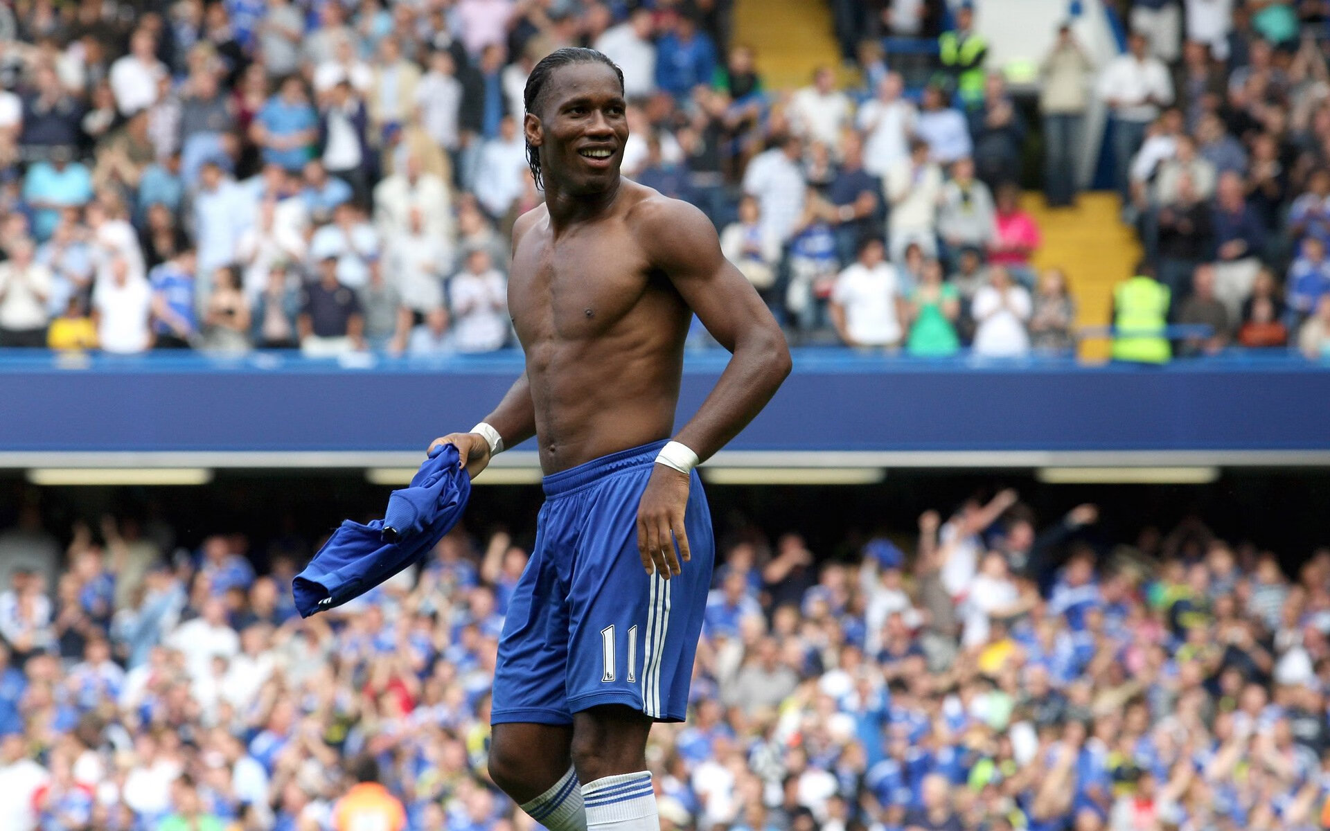 塞维利亚横扫丹麦，孔德带队取胜，诠释铁血与艺术的完美融合