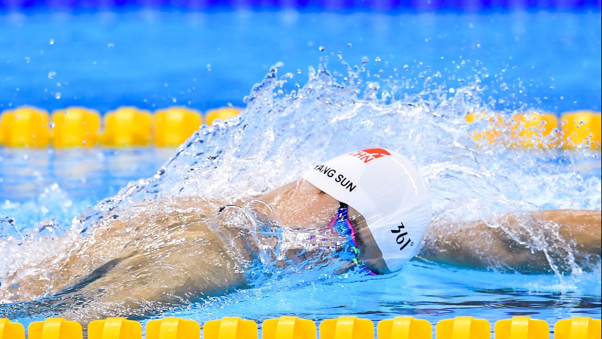 跨界封锁，当浙江队铁血防守遇见库里在F1赛道的三分超车